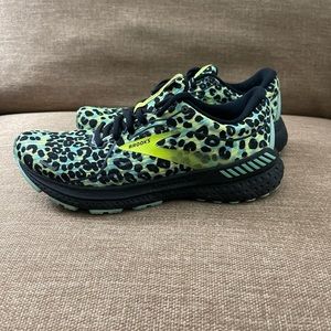 Brooks Adrenaline 21 leopard print 7.5 running shoes